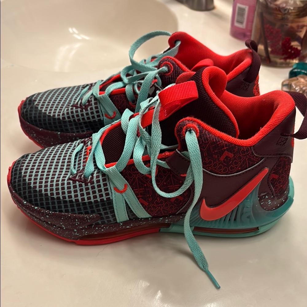 (Youth) Nike LeBron Witness 7 SE 'Team Red Jade' FB8976-600
